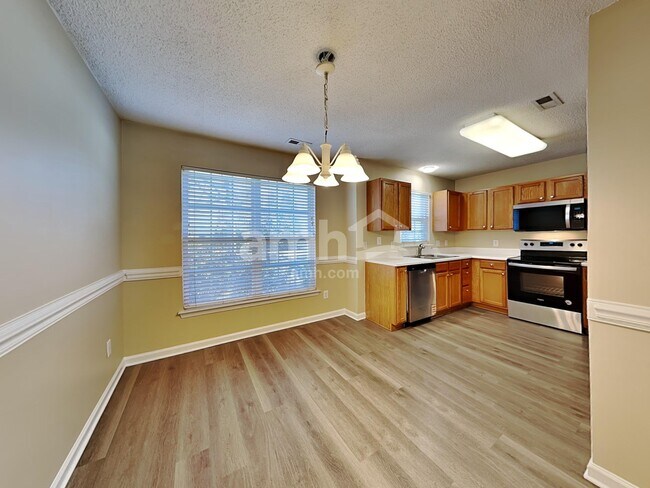 Building Photo - 5505 Orchard Pond Dr