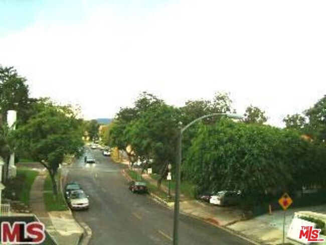 Foto del edificio - 10751 Wilshire Blvd