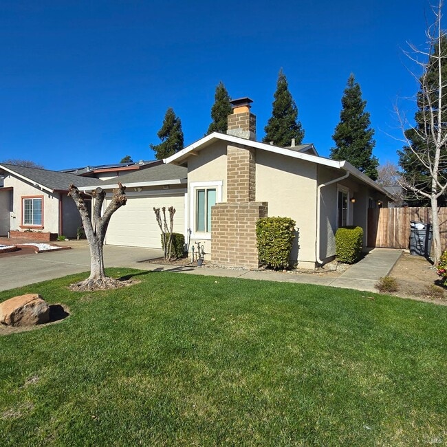 Building Photo - 2031 California Dr