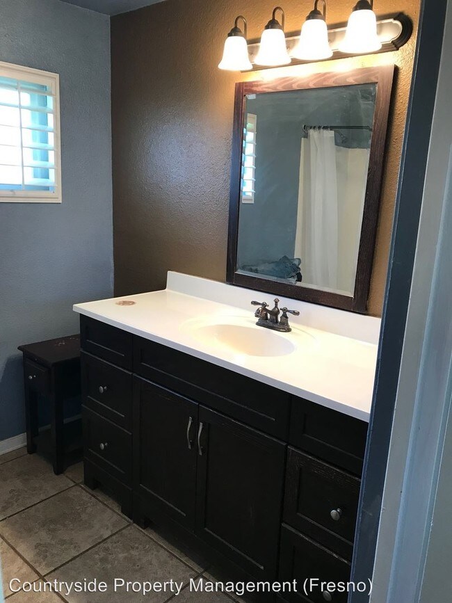 Building Photo - 3 br, 2 bath House - 271 W. Almy Avenue