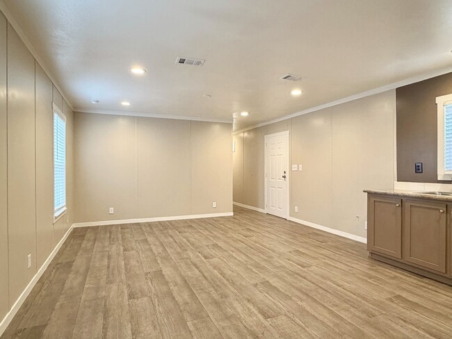 Building Photo - 109 Janice St