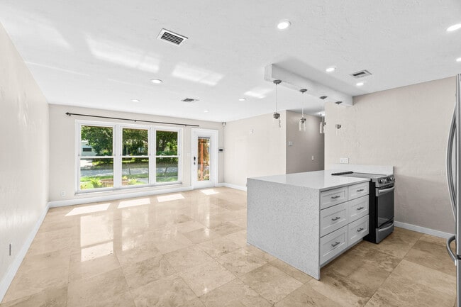 Building Photo - 907 Wright Dr