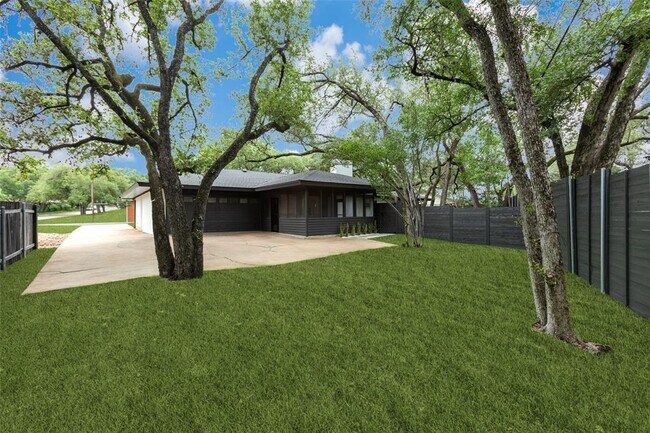 Foto del edificio - 1700 Barton Hills Dr