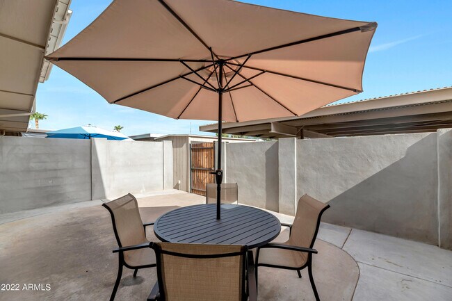Building Photo - 8141 E Vista Dr