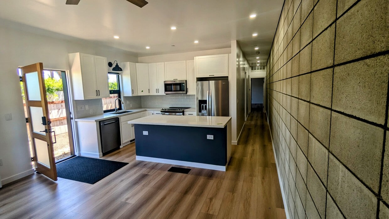 Primary Photo - 252 Rancho Santa Fe Rd