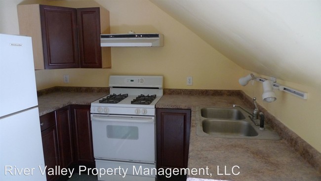 Building Photo - 2 br, 1 bath Apartment - 144 Route 12