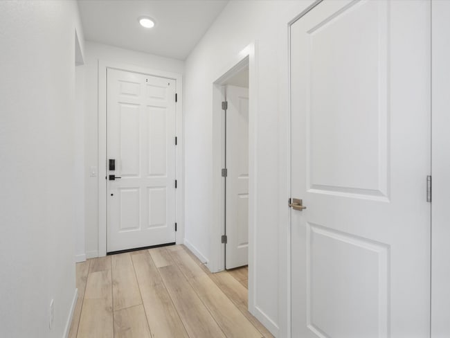 Building Photo - 6153 N Ceylon St