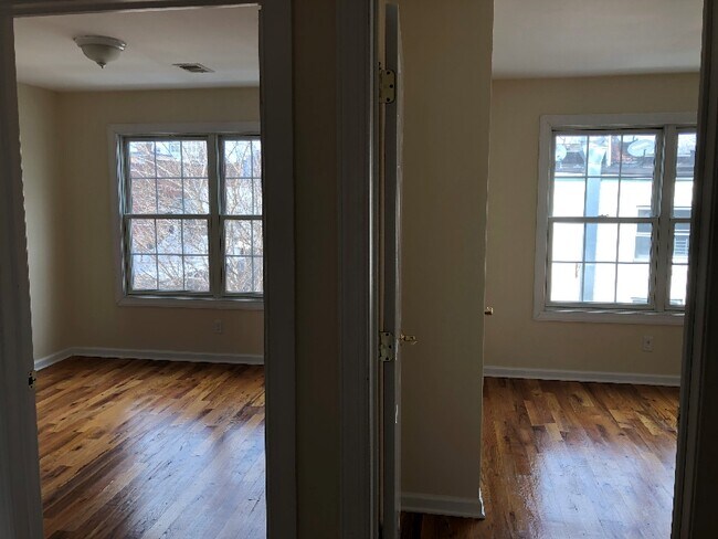 Foto del edificio - 244 E Kinney St