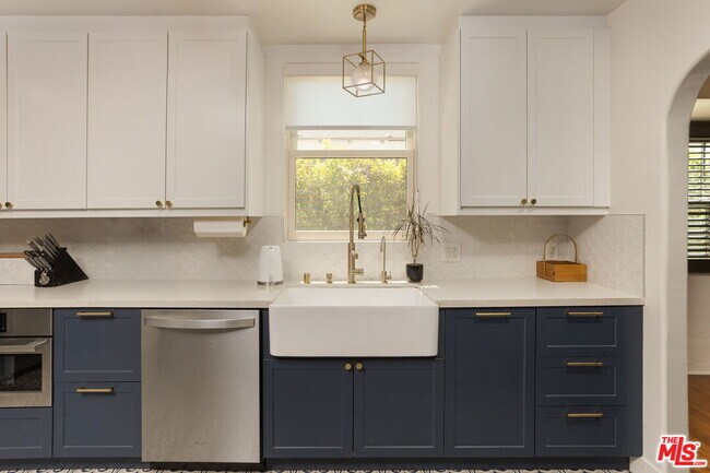 Building Photo - 5120 Willowcrest Ave