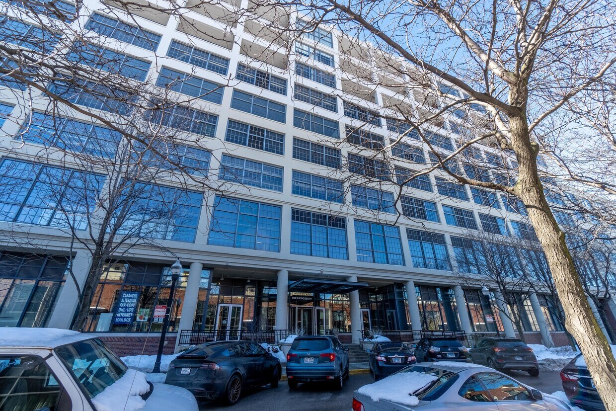 Foto principal - 900 N Kingsbury St