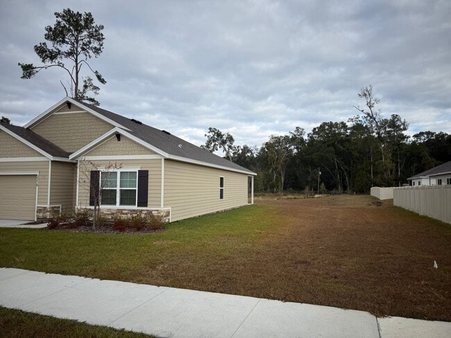 Photo - 4 Bedroom 2 Bath Convenient to Everything House