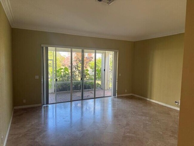 Foto del edificio - 9345 Madewood Ct