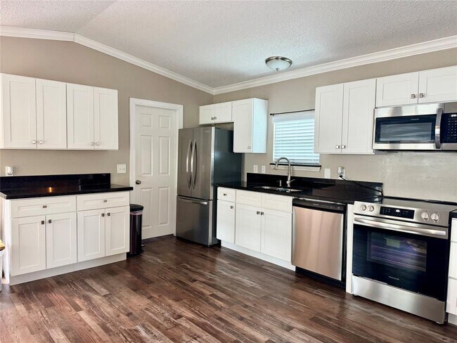 Building Photo - 2022 Austin St