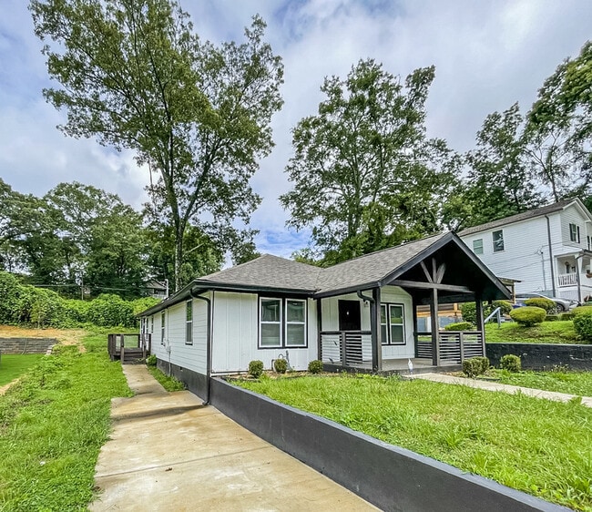 Photo - 878 N Grand Ave NW House