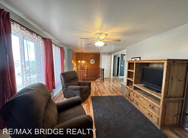 Building Photo - 4 br, 2 bath House - 855 N 200 E