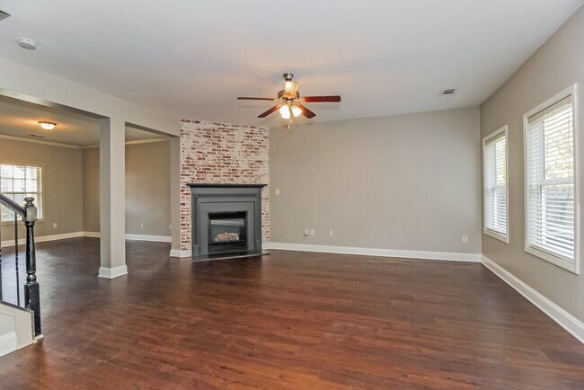 Building Photo - 314 Parkmont Way