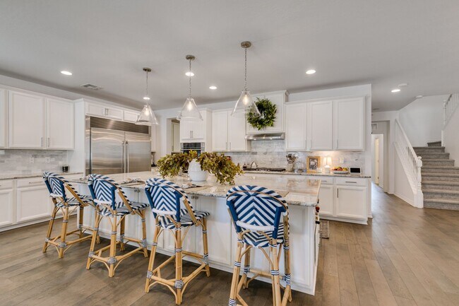 Foto del edificio - FULLY FURNISHED- Elegant 4-Bed, 3.5-Bath Home with Loft, Designer Finishes, and Expansive Backyard