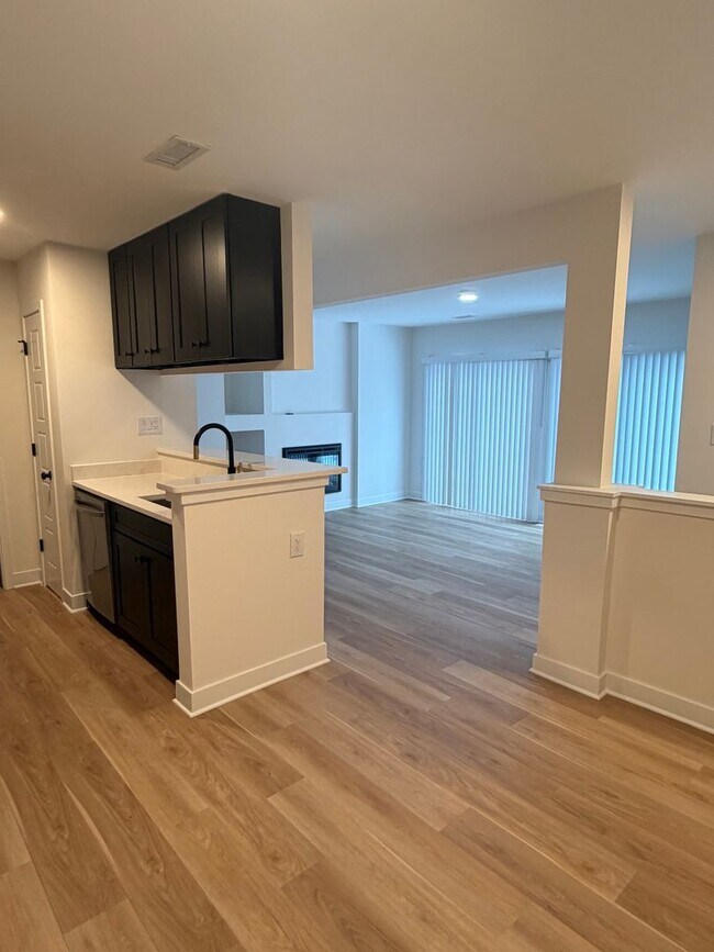 Foto del edificio - Spacious 2 bedroom Condo Uptown Charlotte  .( 500.00 off if you Move in by May 1, 2026)