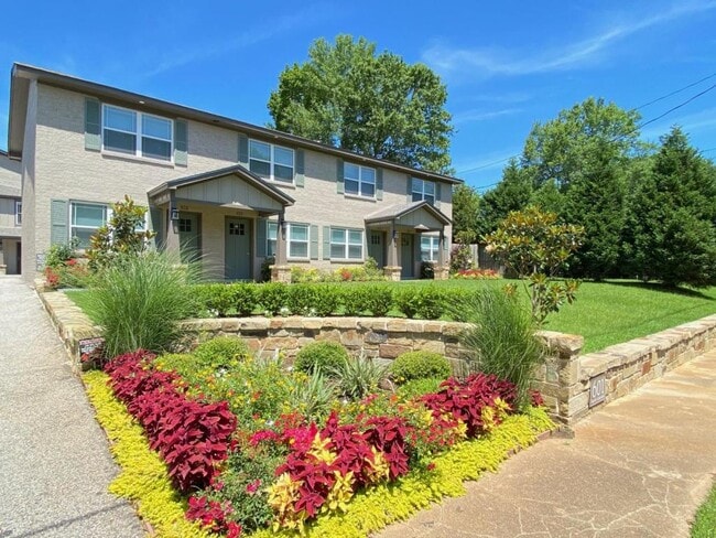 Building Photo - 601 N Marshall St. Henderson, TX