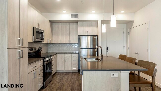 Building Photo - 1760 S Crismon Rd