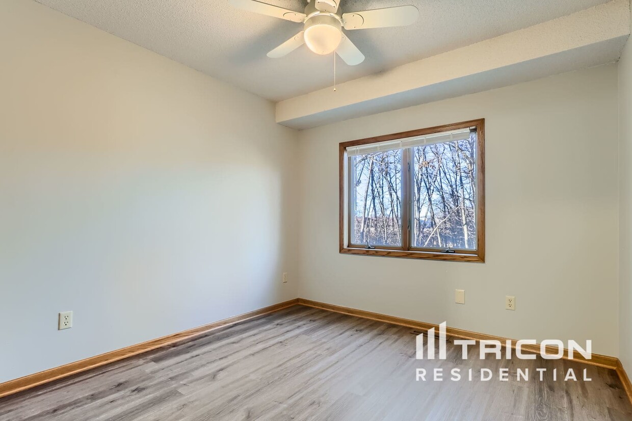 Foto principal - 937 5th Ave SW