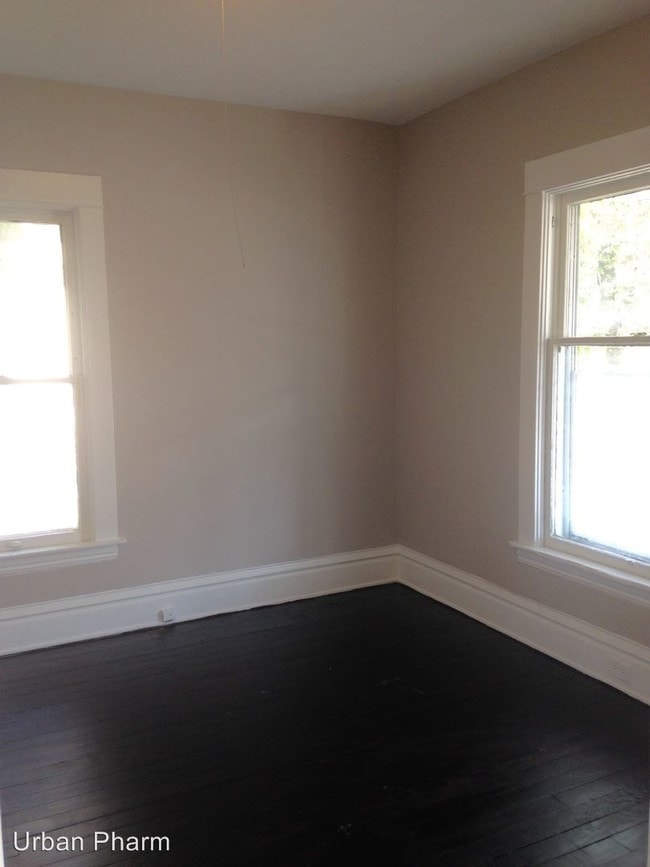 Building Photo - 1039 Tamarack Ave NW