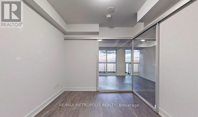 Photo du bâtiment - 2550-2550 Simcoe St N