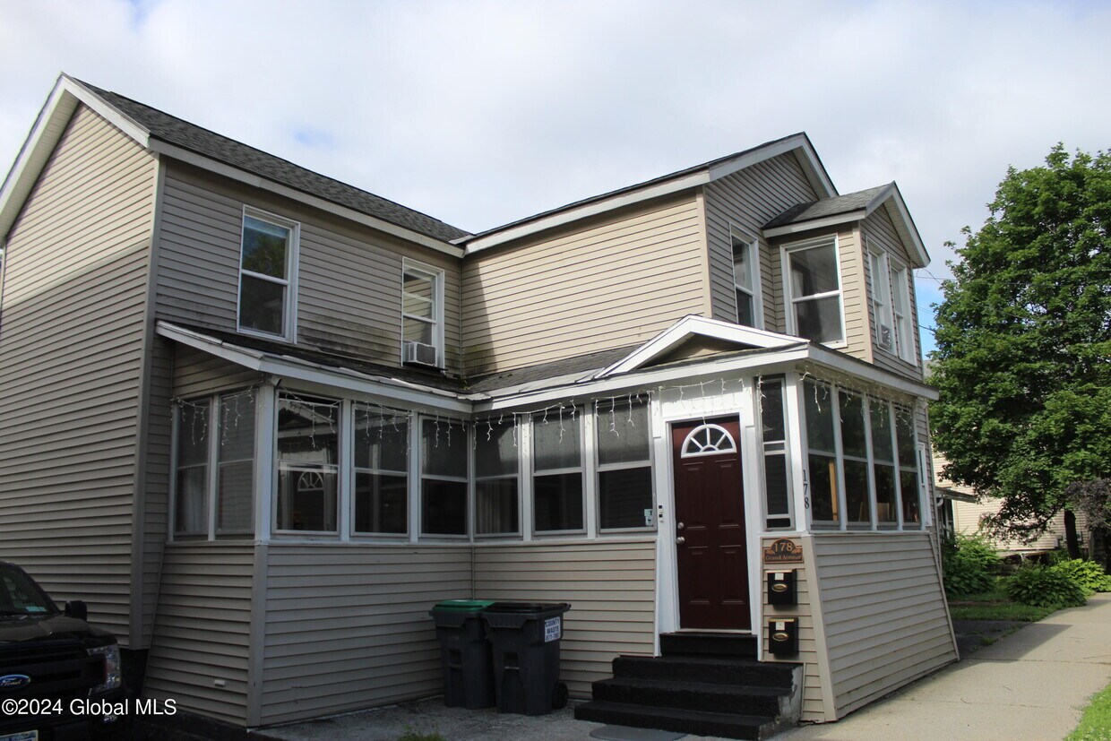 Foto principal - 178 Grand Ave
