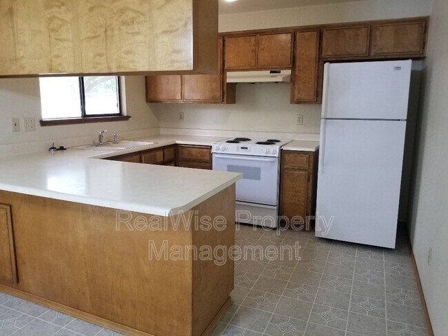 Foto del edificio - 902 NW Carol Dr