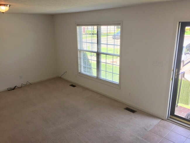 Foto del edificio - 1040 Middle View Dr