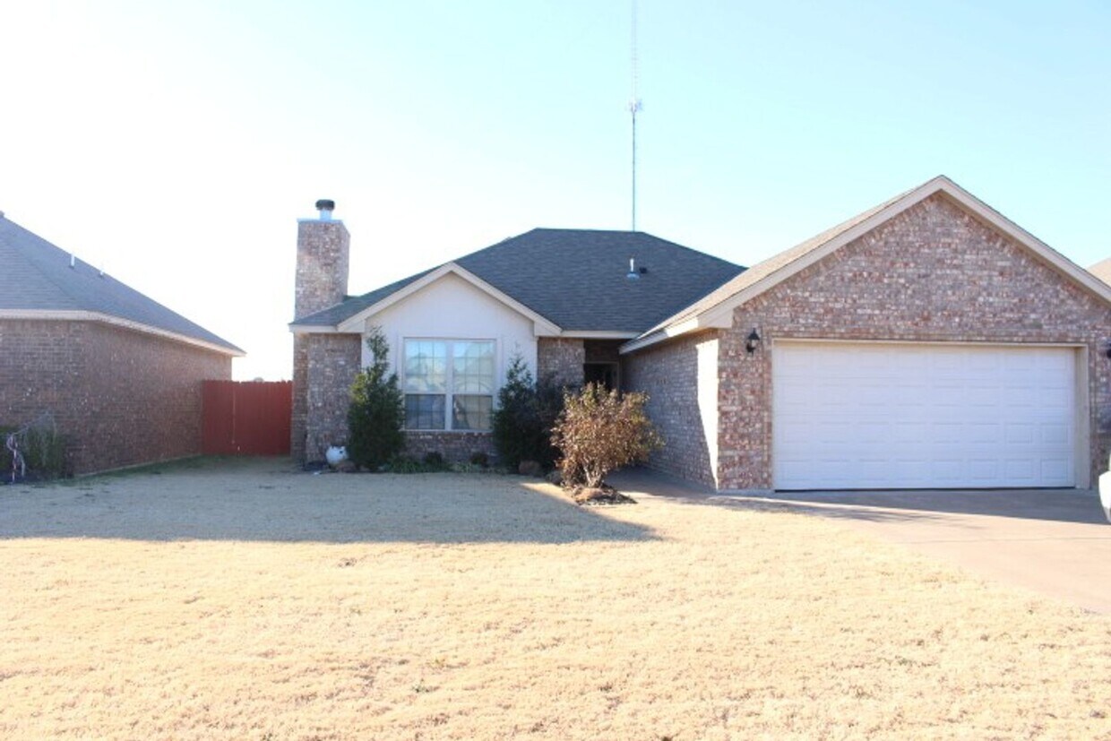 Primary Photo - Great home located in Cache, Ok , never be...