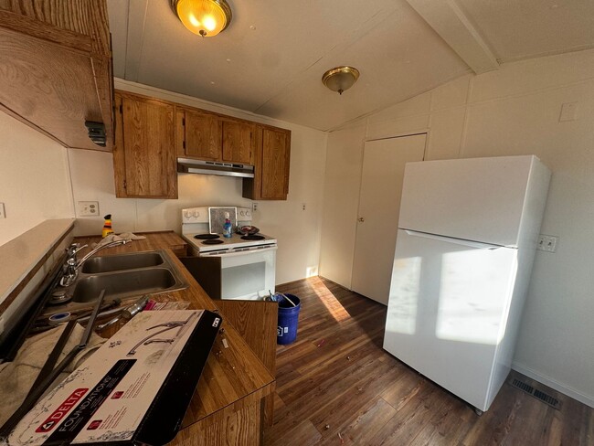 Building Photo - Winston 2 bedroom with garage/shop