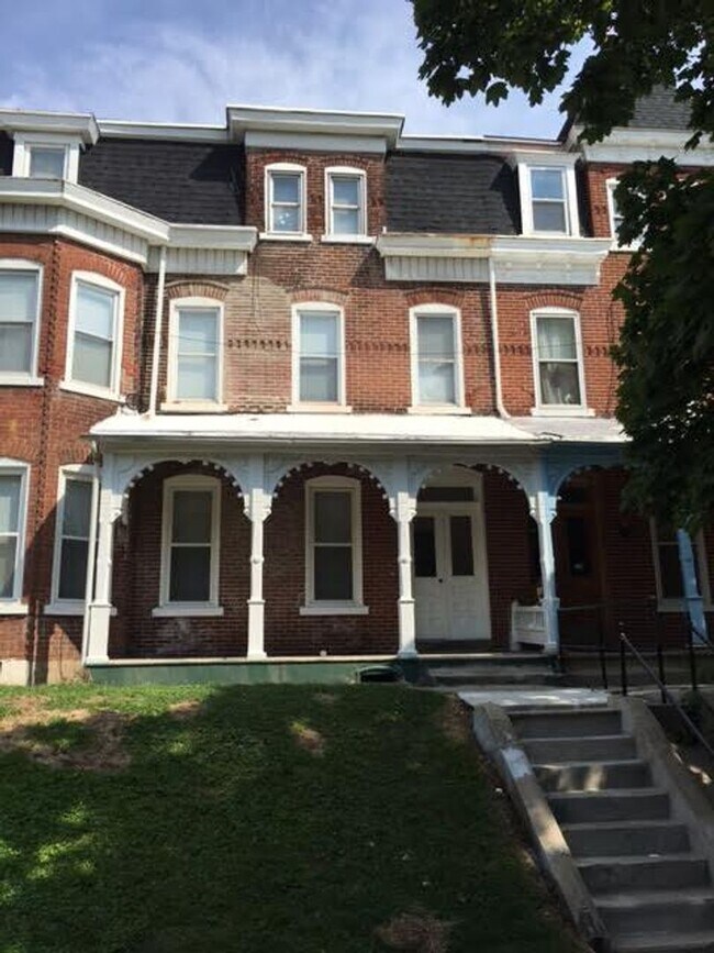 Building Photo - 929 W Gordon St