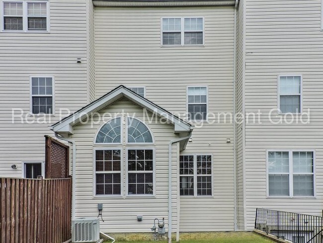 Building Photo - 9605 Lexington Pl