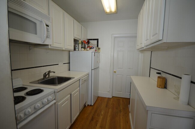 Foto del edificio - 45 Westland Ave