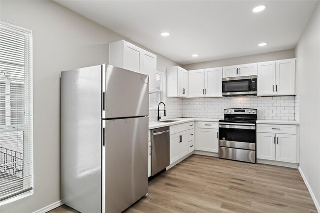 Foto del edificio - 9711 Linkmeadow Ln