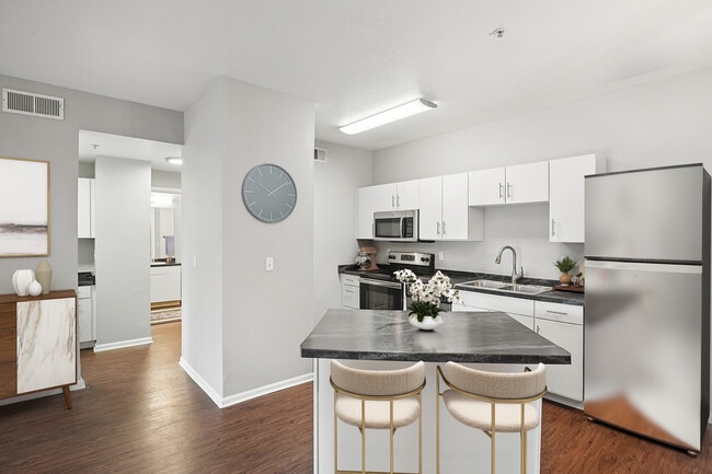 Building Photo - Crestone