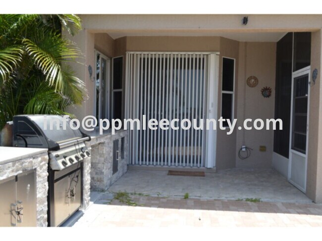 Foto del edificio - Gated Community:  Emerald Cove!