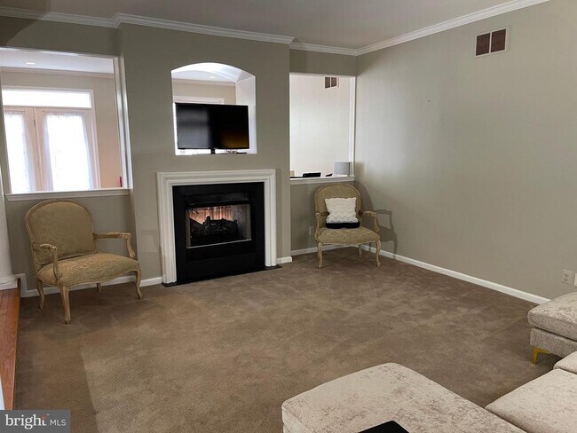 Building Photo - 821 Hinchley Run