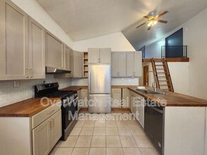 Building Photo - 10322 Chain of Rock St