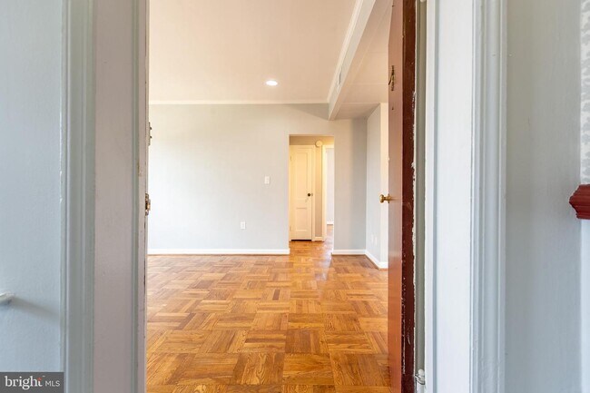 Foto del edificio - 6501 Potomac Ave