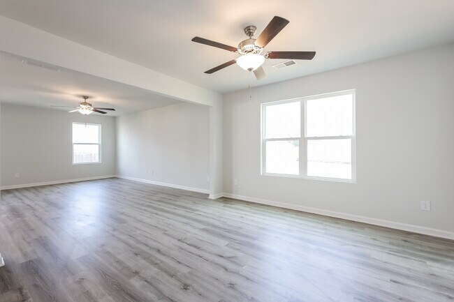 Foto del edificio - 229 Celebration Ave, Anderson, SC
