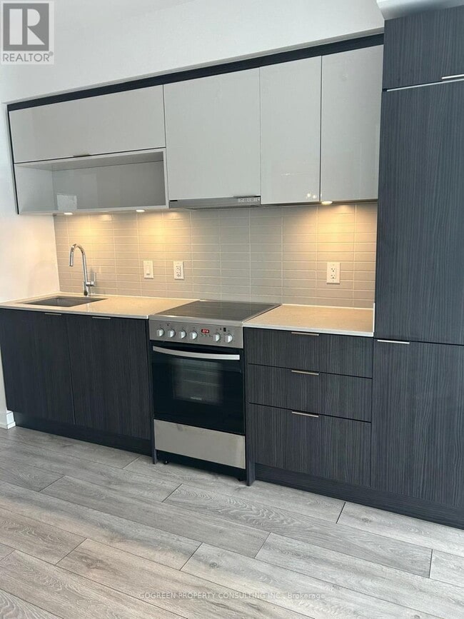 Building Photo - 159 Wellesley St E