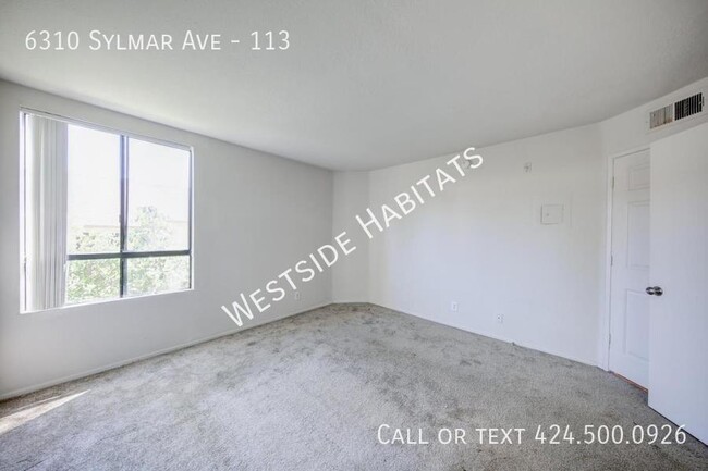 Foto del edificio - 6310 Sylmar Ave