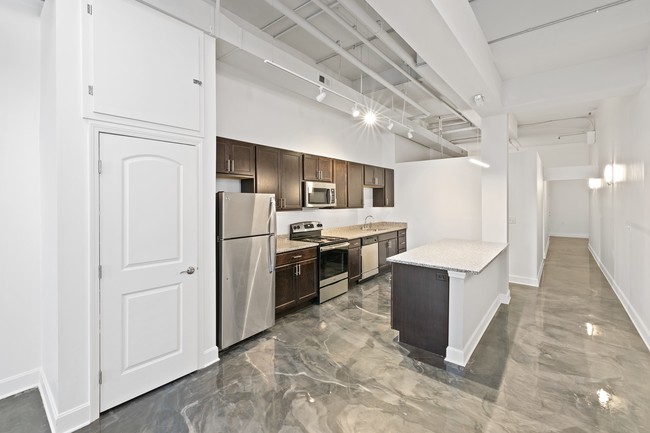 LUXURY 1 BEDROOM - Fourth & Plum