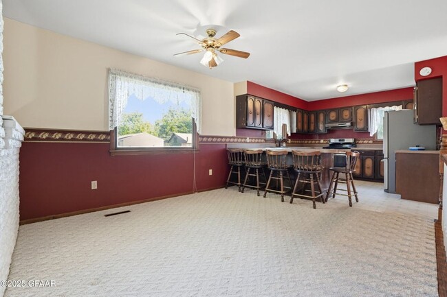 Building Photo - 322 N 7th St