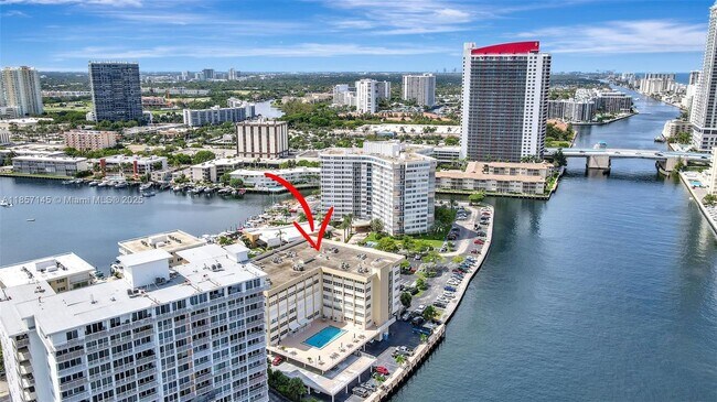 Foto del edificio - 111 Golden Isles Dr