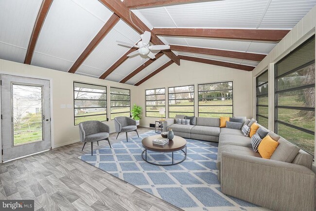 Foto del edificio - 437 Meadowcroft Rd