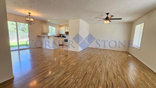 Building Photo - MOVE IN TODAY! Spacious Home In Caldwell!