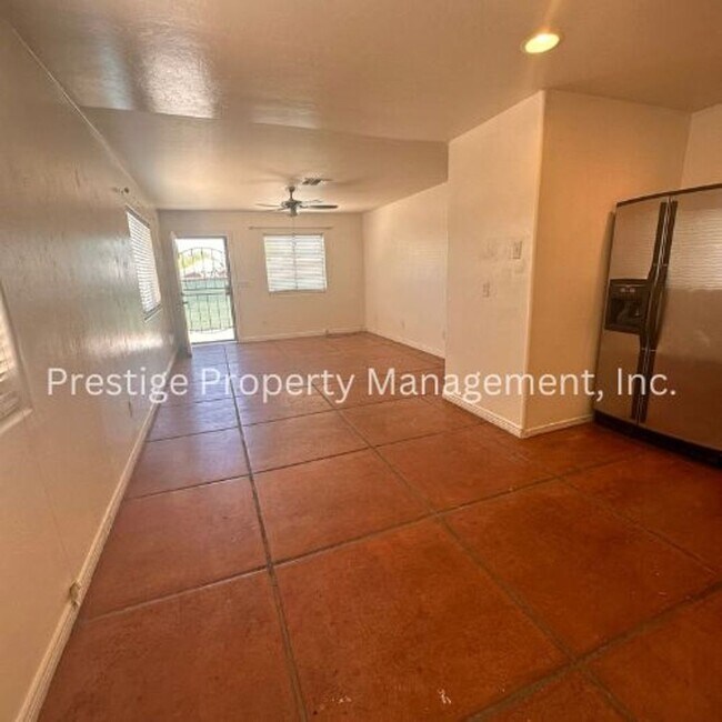 Building Photo - 2256
